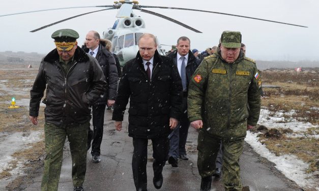 Putin brutalnie tnie socjal, żeby dać 10 mld USD więcej na wojsko! Szykują kraj do wojny?