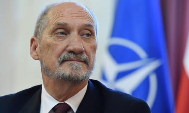 Szef MON: NATO już rozmieszcza batalion w Polsce