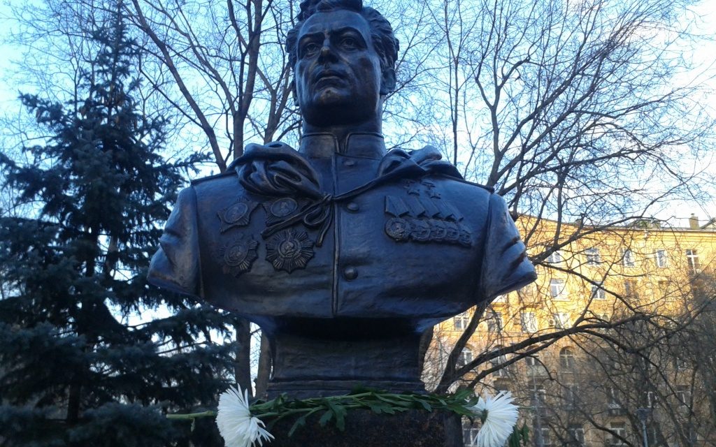 Pomniki absurdu: Czerniachowski, Bandera, Dzierżyński