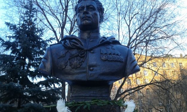 Pomniki absurdu: Czerniachowski, Bandera, Dzierżyński