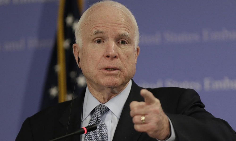 „Rezun i morderca”: McCain dał ostrą opinię Putinowi (WIDEO)