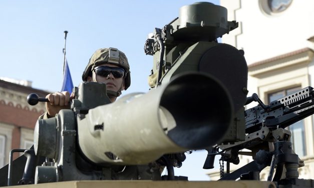 Dialog z Moskwą musi opierać się na „języku siły”. Putin nie rozumie innego języka