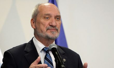 Macierewicz: obrona wschodniej flanki przez NATO powstrzymuje Rosję