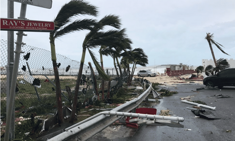 Huragan Irma sieje zniszczenie. Dwie wyspy niemal doszczętnie zniszczone