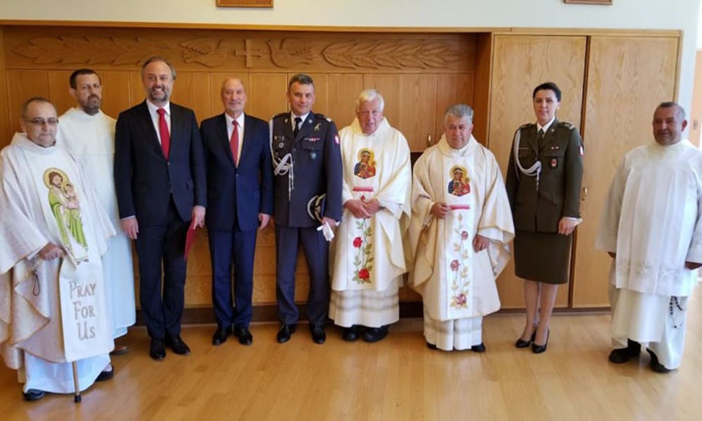 Szef MON spotkał się w USA z Polonią. Podziękował także Klubom Gazety Polskiej