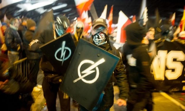 Prowokacja na Marszu Niepodległości! Jarosław Kaczyński: „to był margines marginesu”