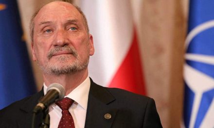 Minister Macierewicz zaproszony do Białego Domu. Spotka się z doradcą prezydenta Trumpa