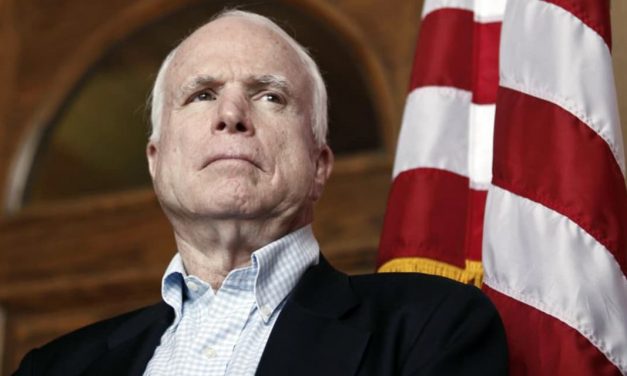 Senator McCain skrytykował Trumpa za gratulacje dla Putina