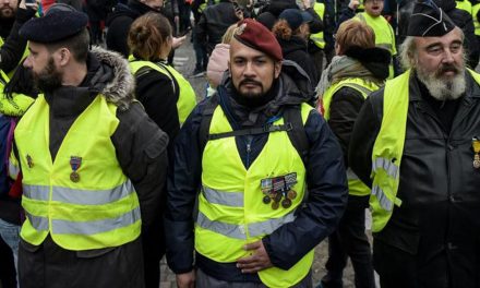 „Russkij mir” w centrum Paryża. Prorosyjscy terroryści z Donbasu w szeregach SB ruchu „żółtych kamizelek”