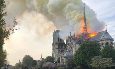 W Paryżu płonie Notre-Dame – chrześcijański symbol Francji