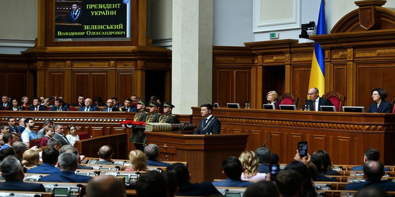 Zełenski rozwiązał parlament. Wyścig z czasem