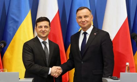 Ukraina stanęła po stronie Polski w wojnie o historię z Rosją