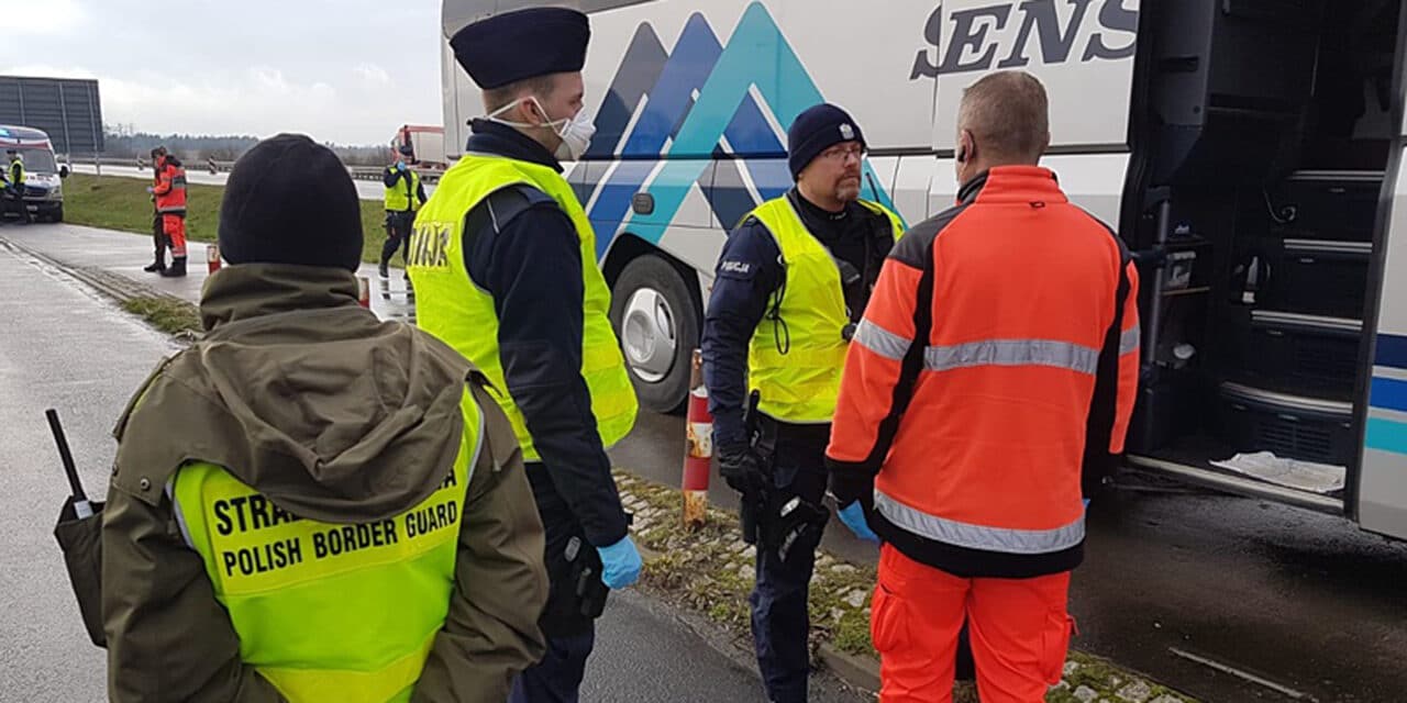 Kordon sanitarny na granicach. Polskie służby będą badać pasażerów przyjeżdżających do Polski z zagranicy