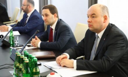Minister Jan Dziedziczak przekazał senatorom informacje nt. finansowania opieki nad Polonią i Polakami za granicą w 2020 r.