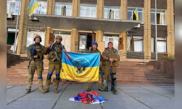 Robert Czyżewski: Czapki z głów i Nagroda Darwina – refleksje przy porannej kawie