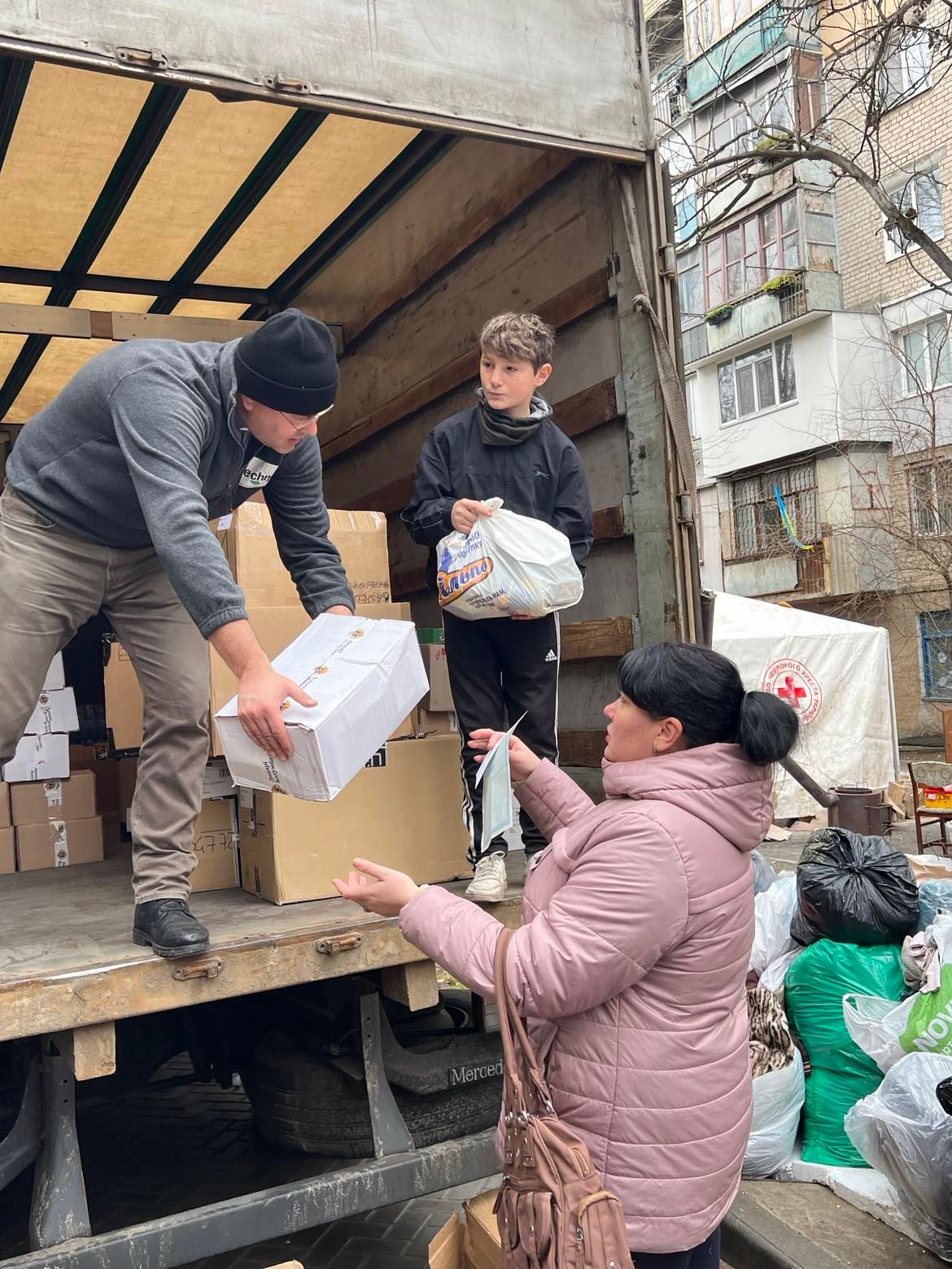 Pomoc humanitarna w Chersoniu, fot. parafia św. Mikołaja w Kijowie