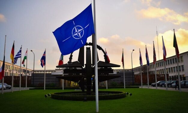 NATO nie zagraża Rosji, lecz powstrzymuje jej agresję! NATO oznacza pokój. Brak NATO oznacza wojny!