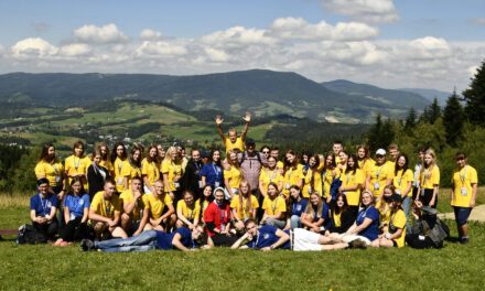 Ks. Nycz z Fundacji „Dzieło Nowego Tysiąclecia”: stypendyści otrzymując, uczą się pomagać innym