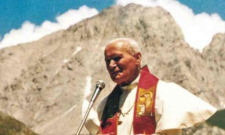 Kard. Dziwisz: słowa św. Jana Pawła II brzmią dziś z nową, potężną siłą