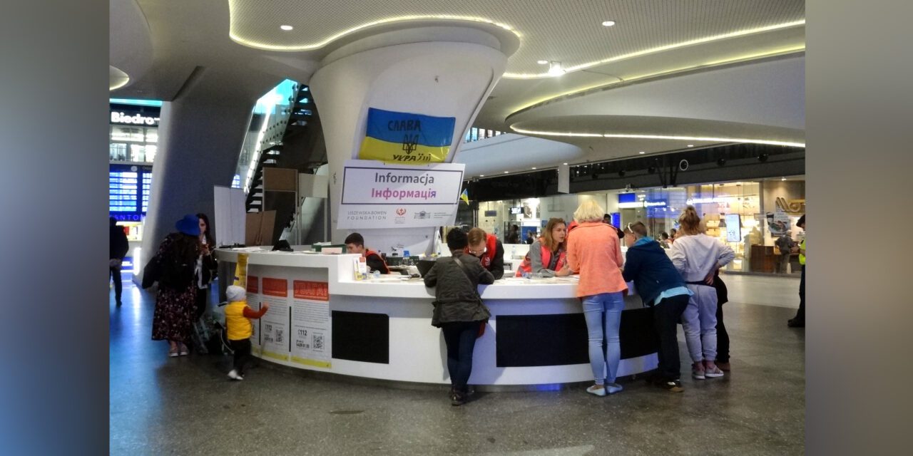 Jak polskie organizacje pozarządowe pomogły Ukrainie? Powstał raport opisujący wsparcie przekazane Ukraińcom