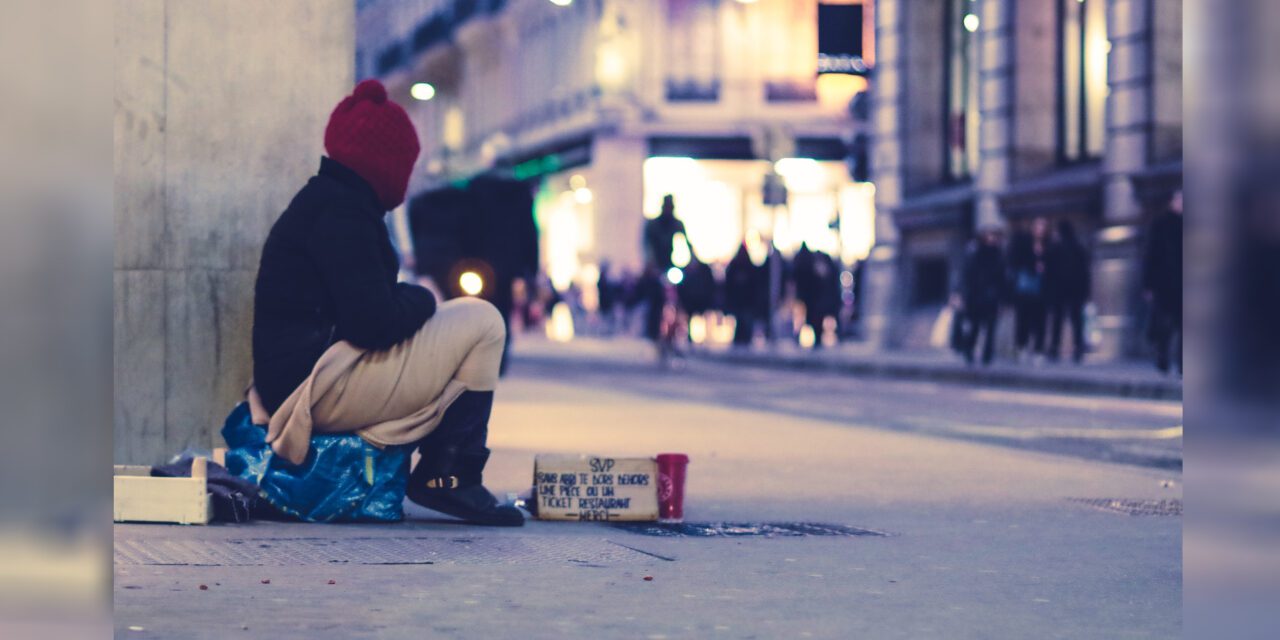 Kard. Krajewski: pomoc bezdomnym zimą to ratowanie życia