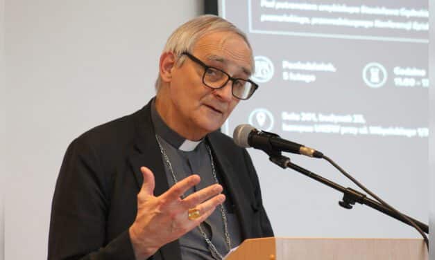 Kard. Zuppi w Warszawie: Przyjmowanie uchodźców to wielka praca na rzecz pokoju