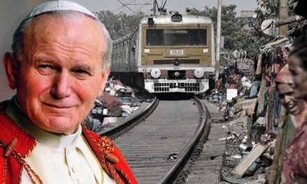 Jan Paweł II karmił w Indiach umierających, one niosą pomoc żyjącym na torach