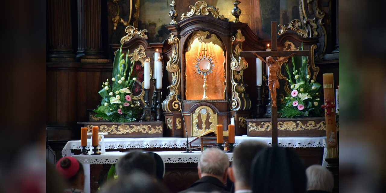 Dla ważności sakramentów formuły i materia nie mogą być zmieniane