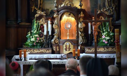 Dla ważności sakramentów formuły i materia nie mogą być zmieniane