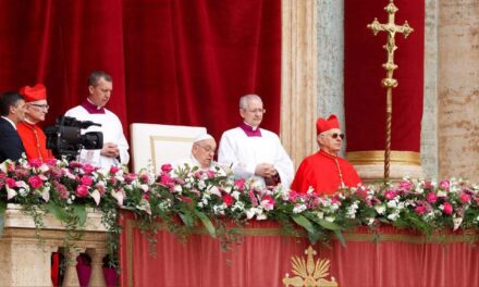 Papież na Urbi et Orbi: Jezus otwiera drogi życia pośród śmierci, wojen i wyzysku