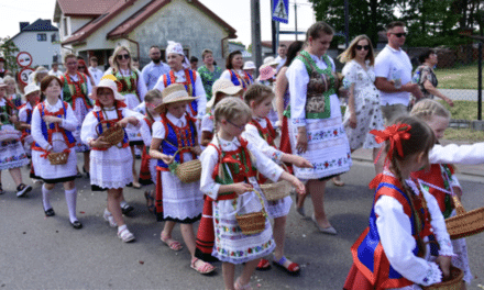 Wyjątkowość kurpiowskiej procesji Bożego Ciała w Myszyńcu może zostać doceniona