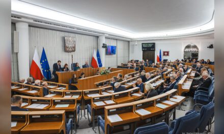 Minister Sikorski w Senacie o założeniach polityki polonijnej RP
