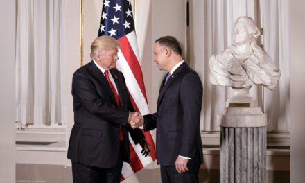Sikorski: Mam nadzieję, że prezydent Duda przekona Trumpa, by nie opuszczał NATO