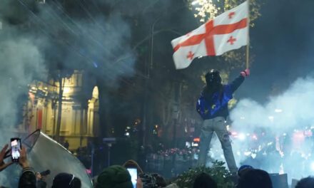 „Rewolucja fajerwerków”: Gruzini w walce z prorosyjskimi zdrajcami w rządzie