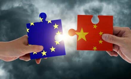 J.D. Vance popycha Europę w ramiona Chin