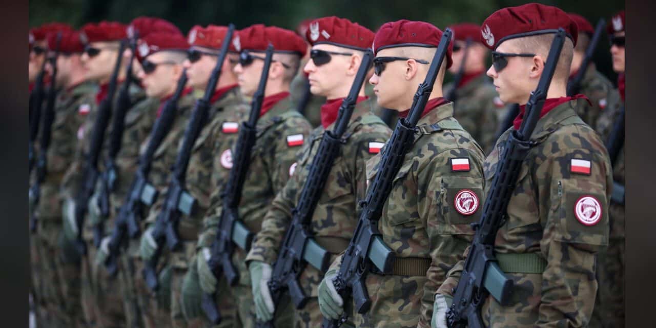 Politico: Rosja gromadzi potężne siły, a Polska szykuje się do odparcia agresji
