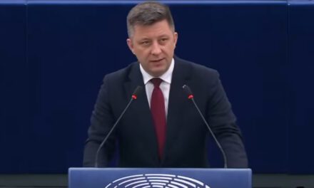 „Nie możemy milczeć wobec ludobójstwa”. Michał Dworczyk domaga się debaty w PE o rosyjskich zbrodniach na Ukrainie