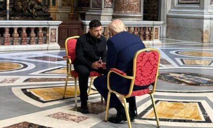 Od ostrego sporu do rozmów o pokoju. Zełenski i Trump spotkali się w Watykanie