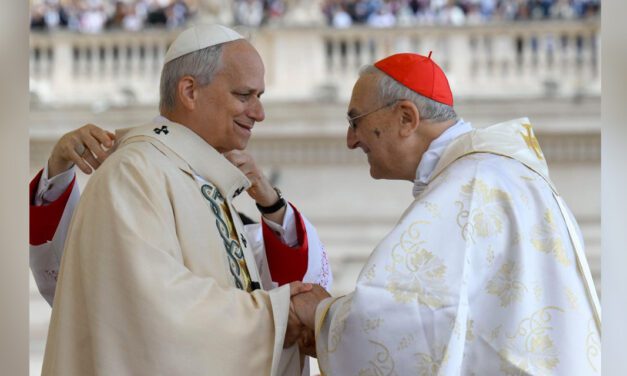 Leon XIV przyjął paliusz oraz Pierścień Rybaka