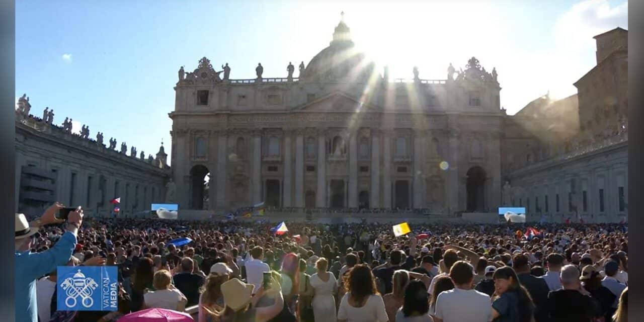 Konklawe w Watykanie wybrało nowego papieża – nad Kaplicą Sykstyńską pojawił się biały dym: ogłoszono jego imię