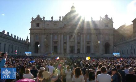 Konklawe w Watykanie wybrało nowego papieża – nad Kaplicą Sykstyńską pojawił się biały dym: ogłoszono jego imię
