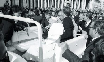 Zamach na Jana Pawła II w świetle fatimskiego orędzia