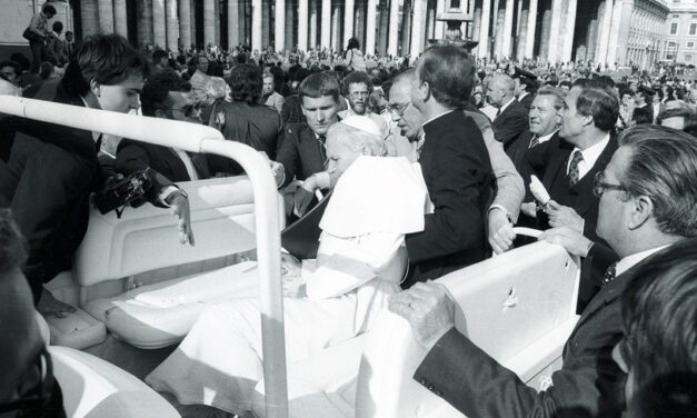 Zamach na Jana Pawła II w świetle fatimskiego orędzia