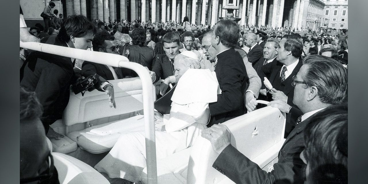 Zamach na Jana Pawła II w świetle fatimskiego orędzia
