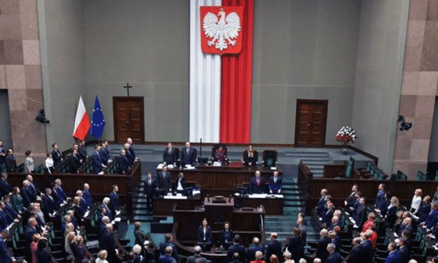 Sejm znów przyjął uchwałę o ludobójstwie dokonanym na Wołyniu. Pamięć historyczna w tle rosyjskiej wojny kognitywnej