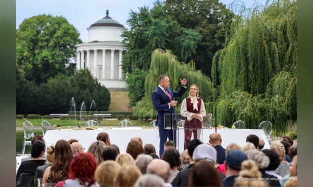 Narodowe Czytanie Jana Kochanowskiego w Ogrodzie Saskim. Prezydent Karol Nawrocki i Pierwsza Dama inaugurują 14. edycję