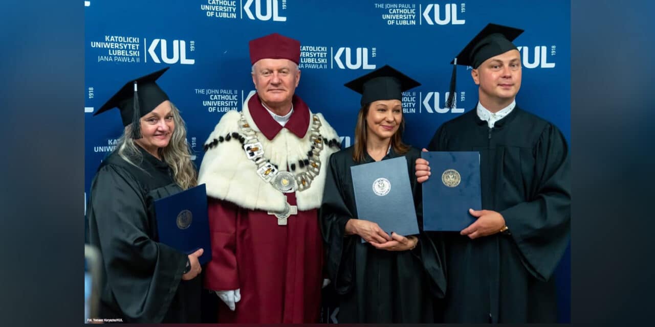 Uczą i integrują tysiące Polaków mieszkających za granicą