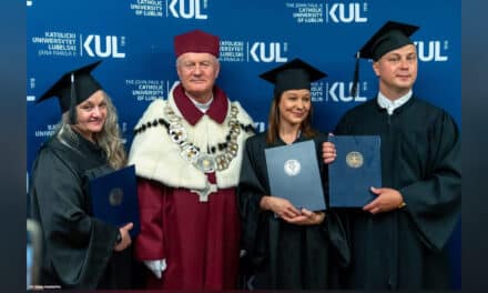 Uczą i integrują tysiące Polaków mieszkających za granicą