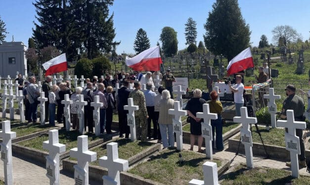Polsko-ukraińska pamięć na Wołyniu. W Równem odsłonięto pomnik polskich żołnierzy poległych w walkach z bolszewikami